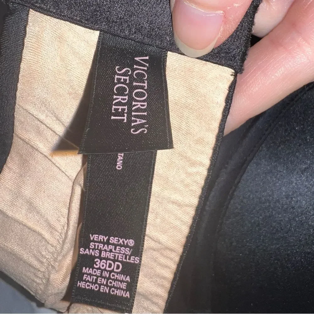 Victoria’s Secret Lot of 2 Bras Coverage Uplift 34DD Very Sexy Strapless 36DD